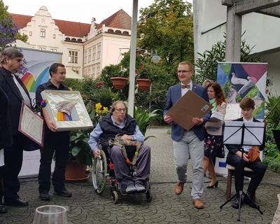 ocenění duhové křídlo