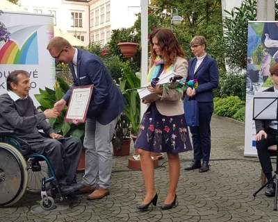 ocenění duhové křídlo
